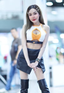 น้องอิ้ง-พริตตี้หุ่นดี