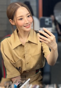 พัก-มิน-ย็อง ยิ้มสวย