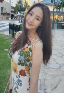 พัก-มิน-ย็อง ยิ้มหวาน