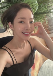 พัก-มิน-ย็อง สดใส