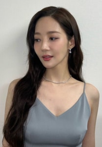 พัก-มิน-ย็อง เสื้อสายเดี่ยว