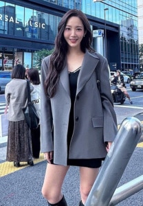 พัก-มิน-ย็อง เสื้อสูทเทา