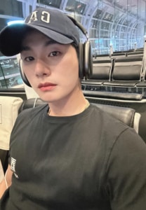 อี-อี-คย็อง-ใส่หมวก